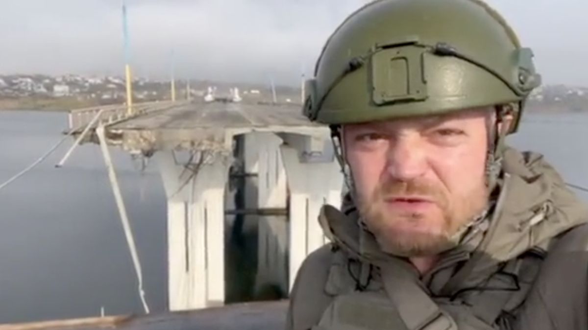 Přesun armády na levý břeh Dněpru dokončen, tvrdí Kreml. Most za okupanty spadl